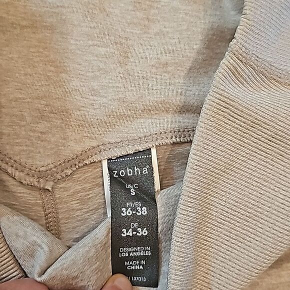 High rise  workout shorts size S with extendable pockets NWOT never worn - Picture 2 of 8